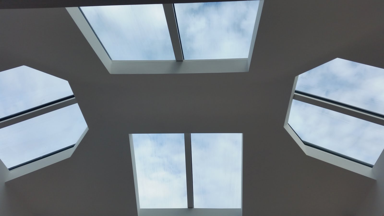 Inside view of a unique Livin room roof design.