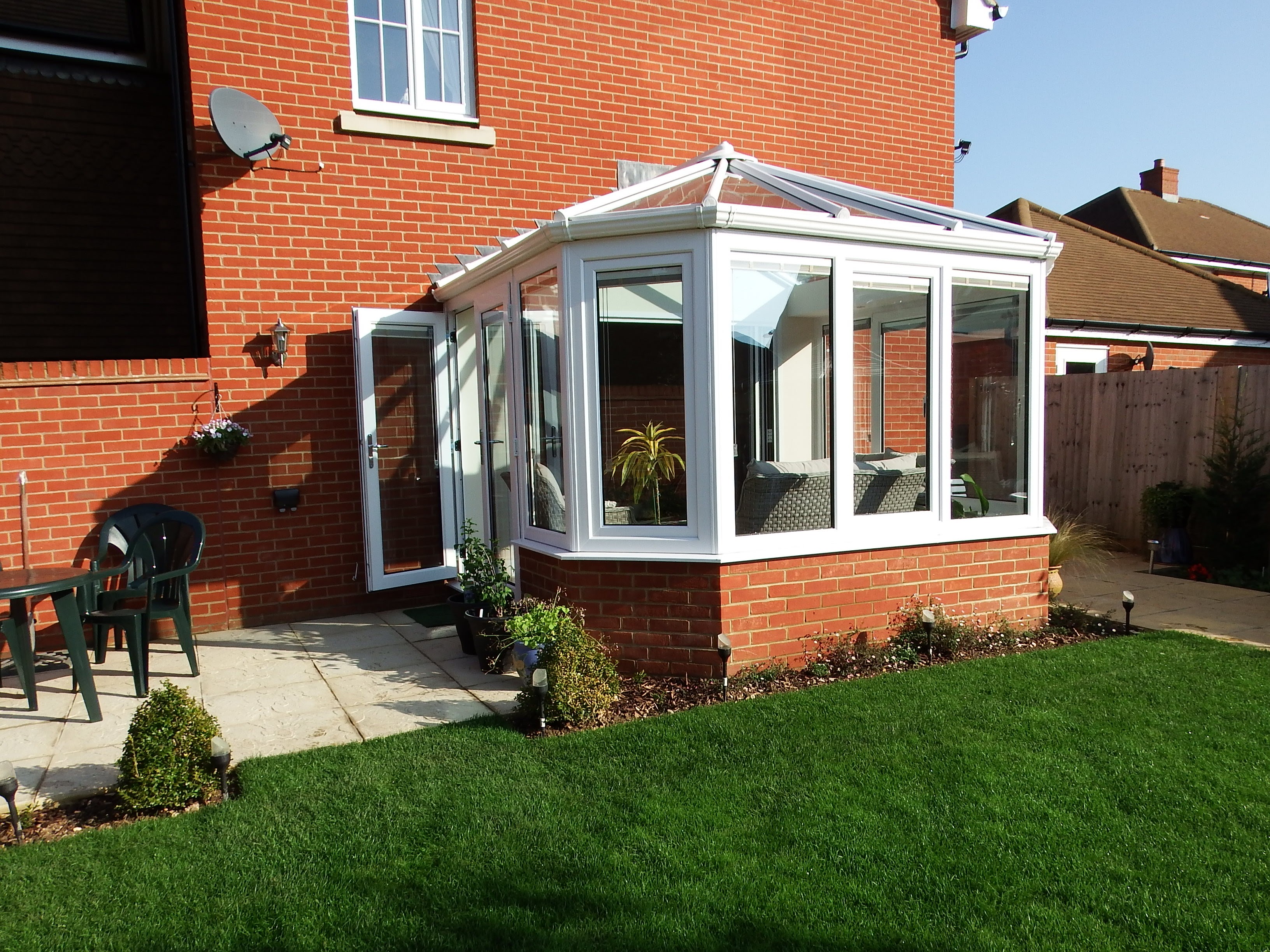 Image of a small and cosy Livin room conservatory design.